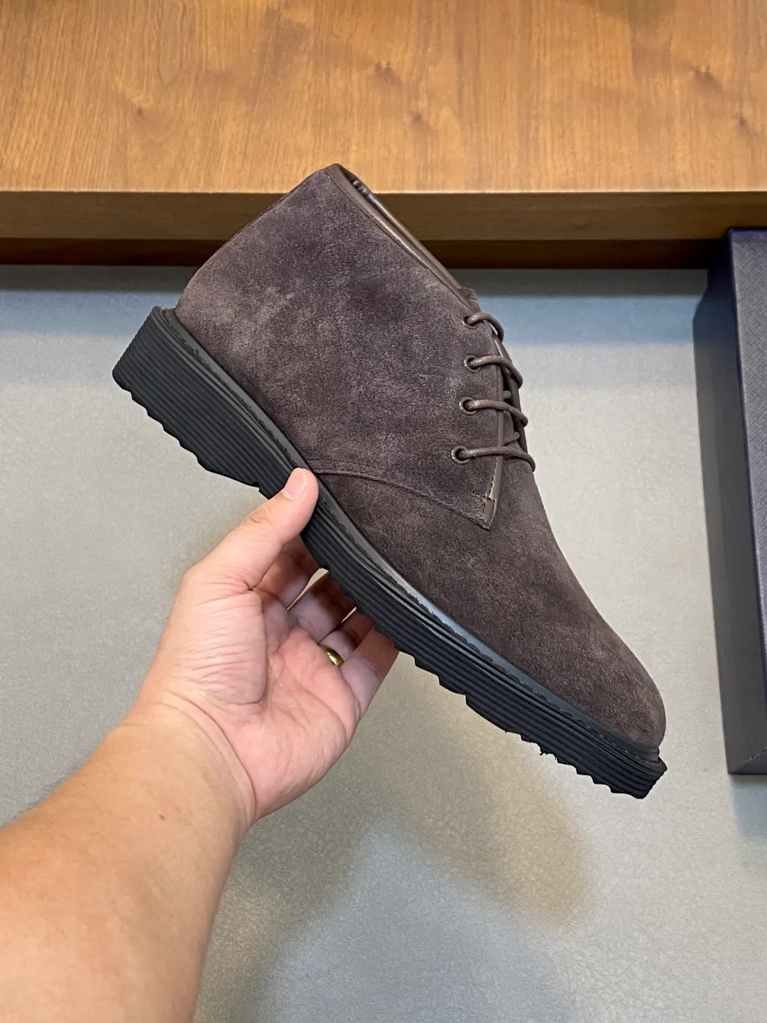 Men's shoes 💰840 Prada/Prada lace-up high-top wool sneakers, top-notch goods, show version, leading counter trial style, Nappa cowhide material, light and breathable, soft and comfortable, unique sports style, genuine leather tongue, full of brand style, lightweight embossed rubber sole, light and about 4CM higher, genuine leather feet, full wool on the inside, great foot feel, with original packaging Size: 39-40-41-42-43-44 (38, 45, 46 customized) leather shoe size